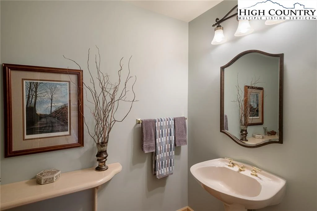 Image number 7 for the current listing