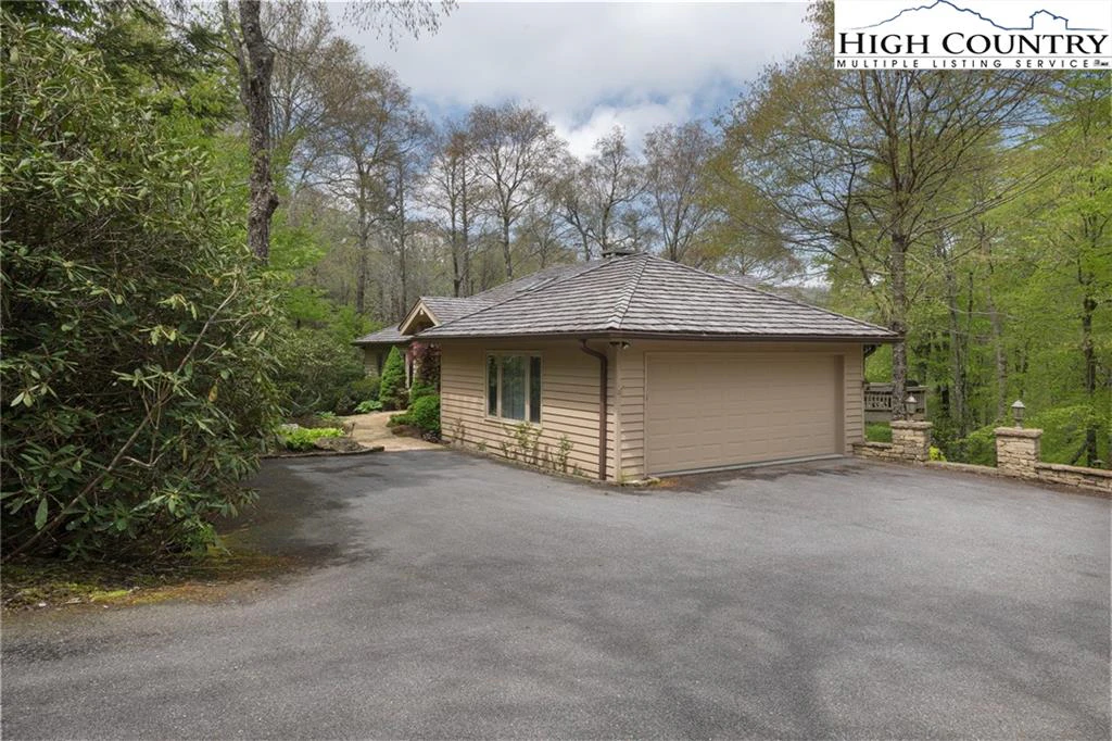 Image number 16 for the current listing