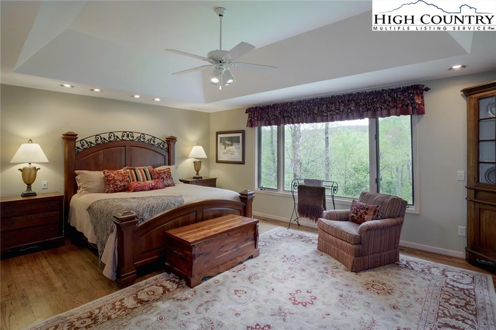 Image number 12 for the current listing
