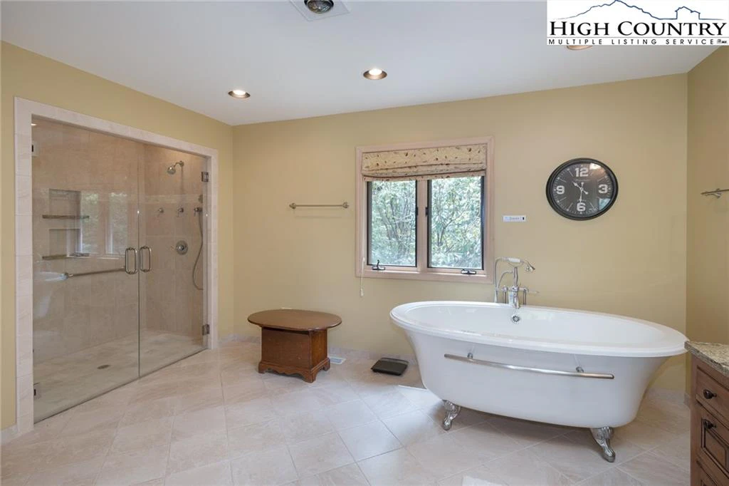 Image number 2 for the current listing