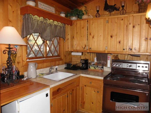 Image number 11 for the current listing