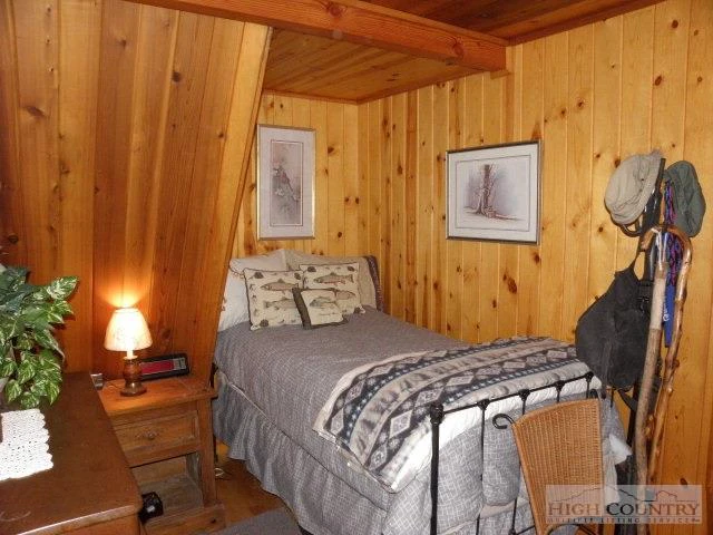 Image number 14 for the current listing