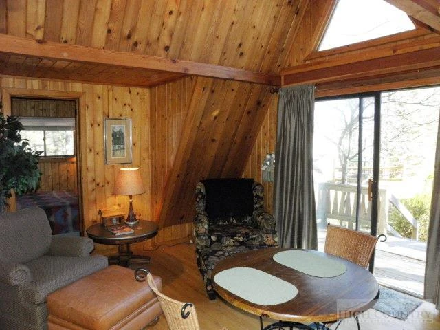 Image number 9 for the current listing