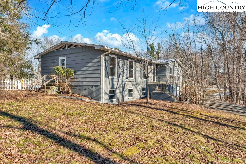 Image number 1 for the current listing