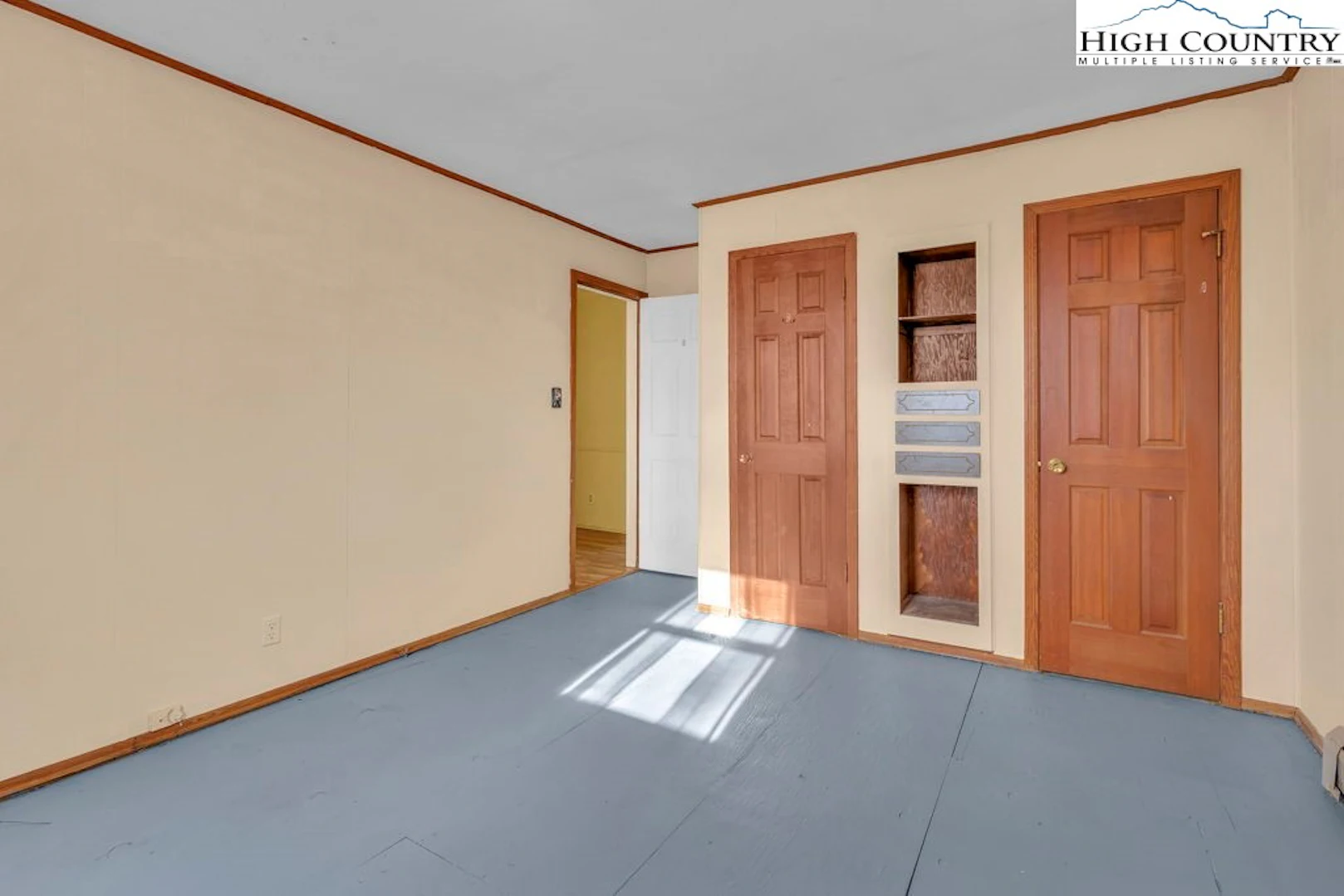 Image number 4 for the current listing