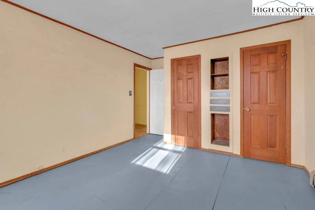 Image number 4 for the current listing