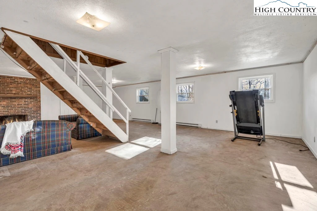 Image number 6 for the current listing