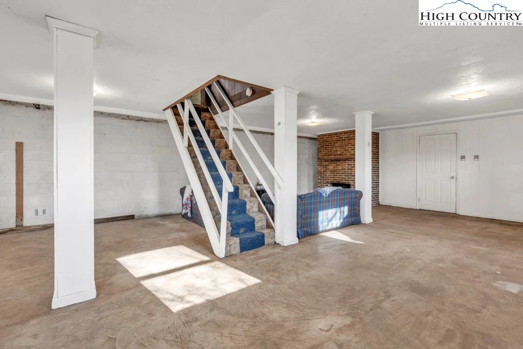 Image number 7 for the current listing
