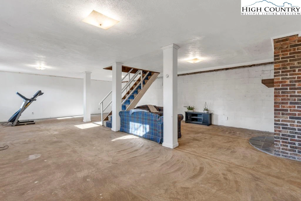 Image number 8 for the current listing
