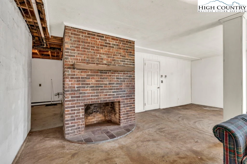 Image number 9 for the current listing