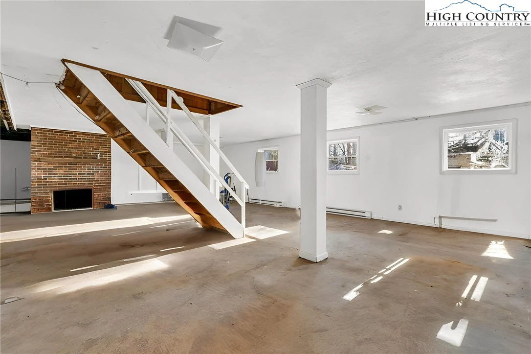 Image number 10 for the current listing