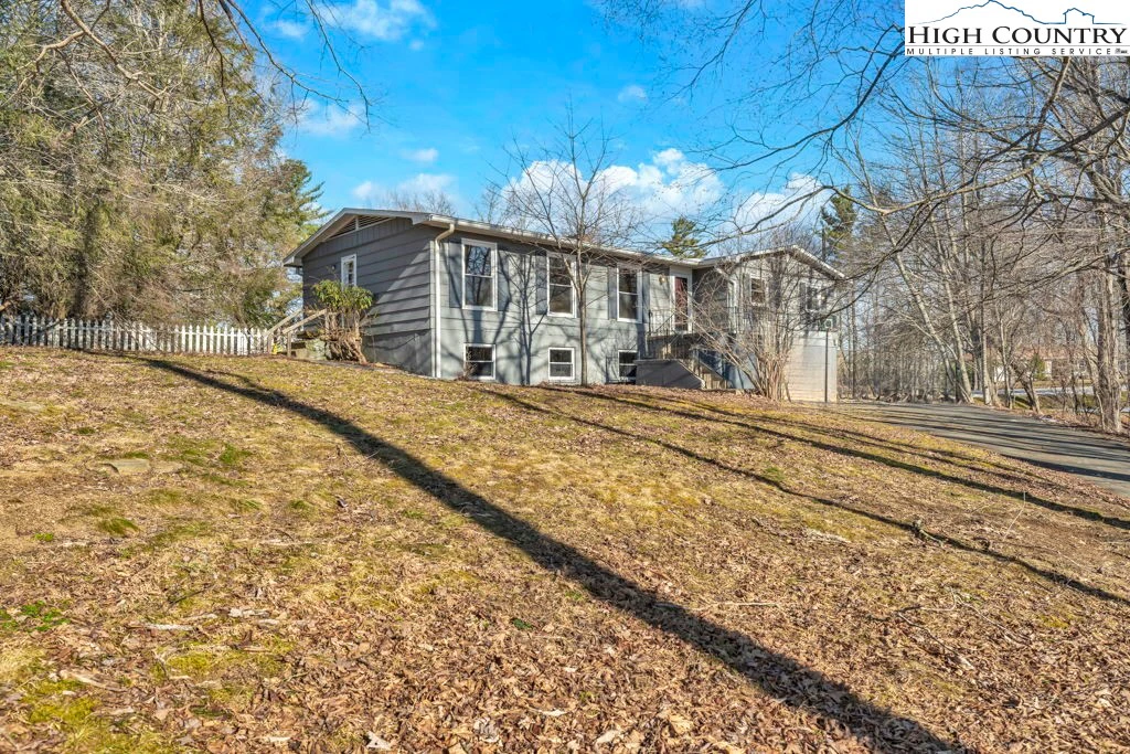 Image number 11 for the current listing