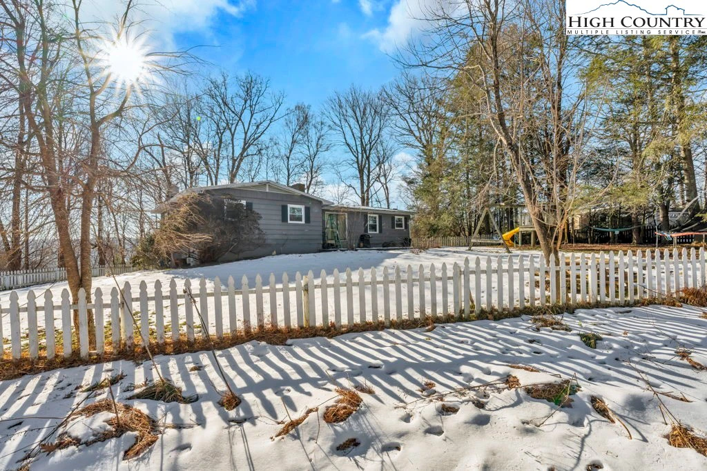 Image number 16 for the current listing