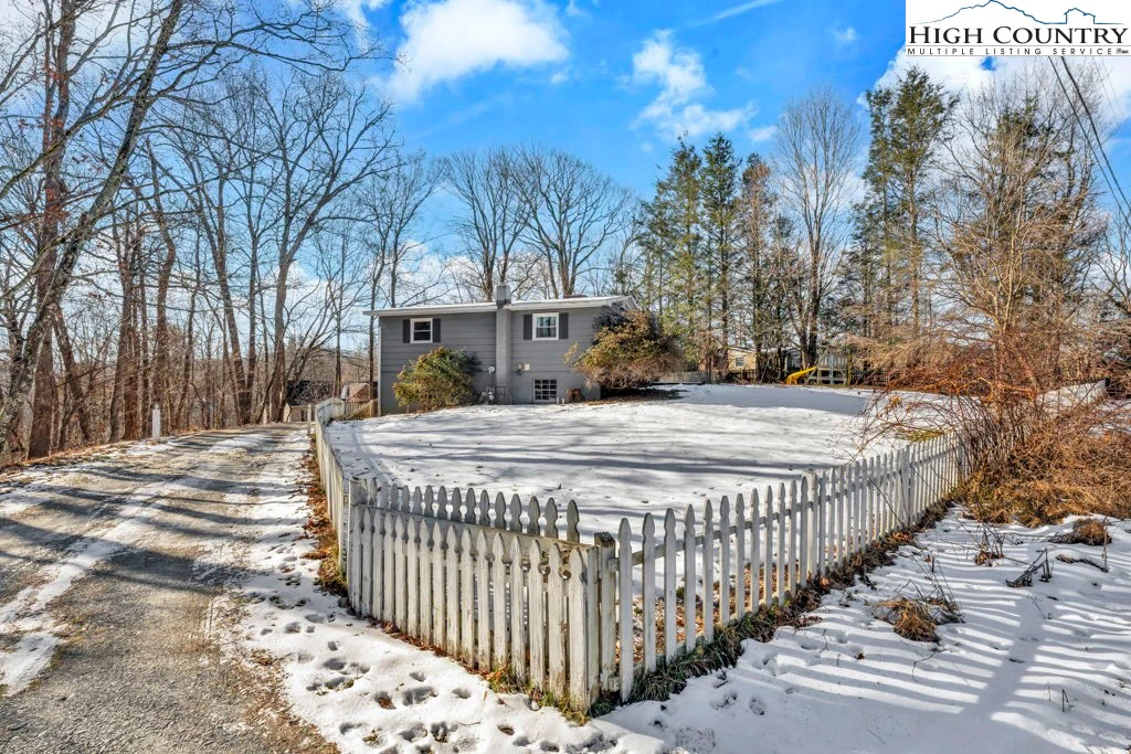 Image number 17 for the current listing
