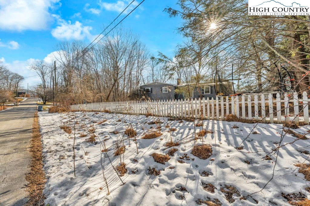 Image number 18 for the current listing