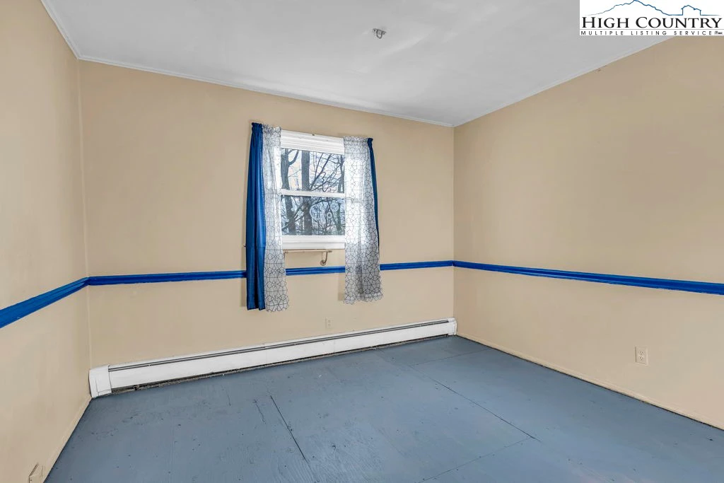 Image number 12 for the current listing