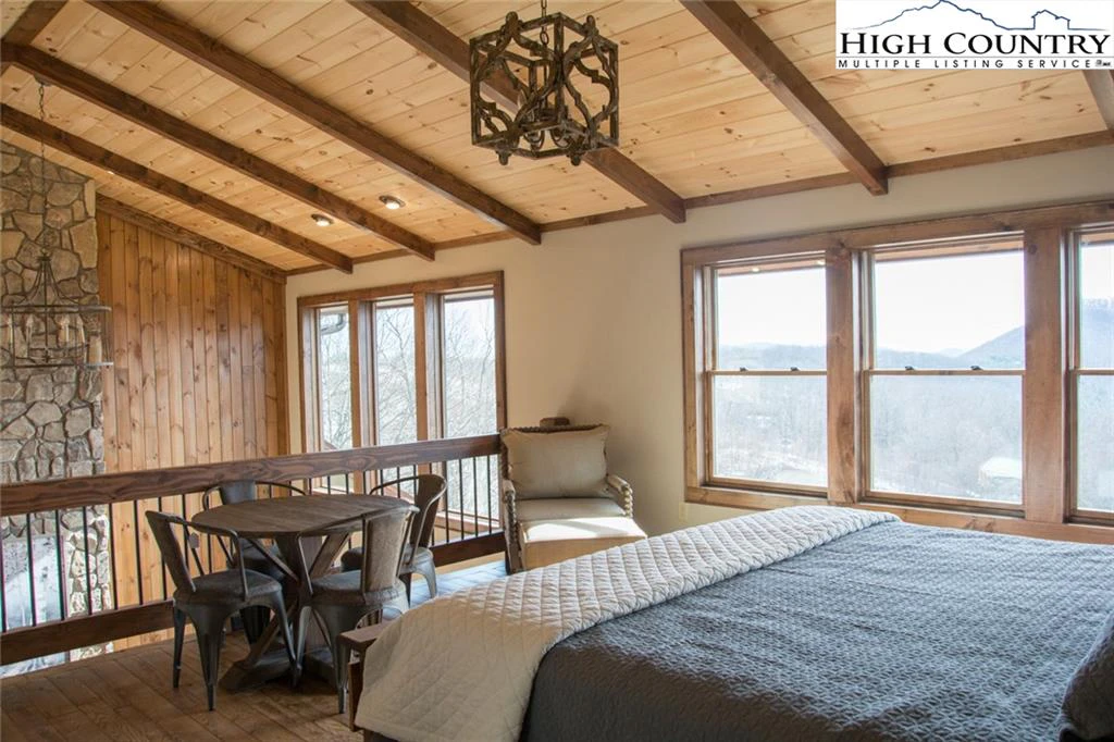 Image number 3 for the current listing