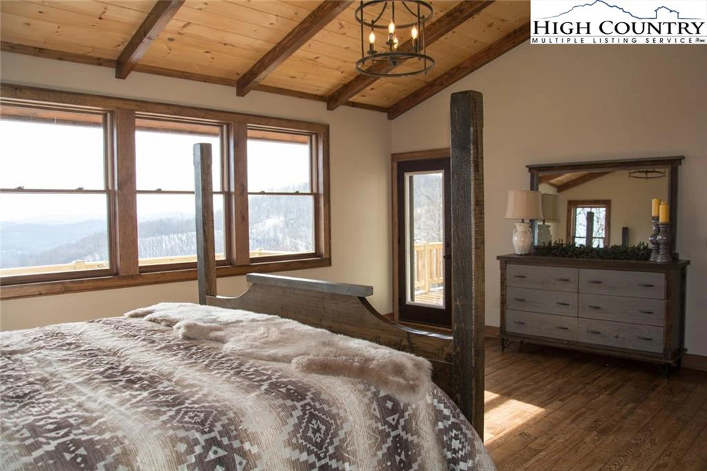 Image number 6 for the current listing
