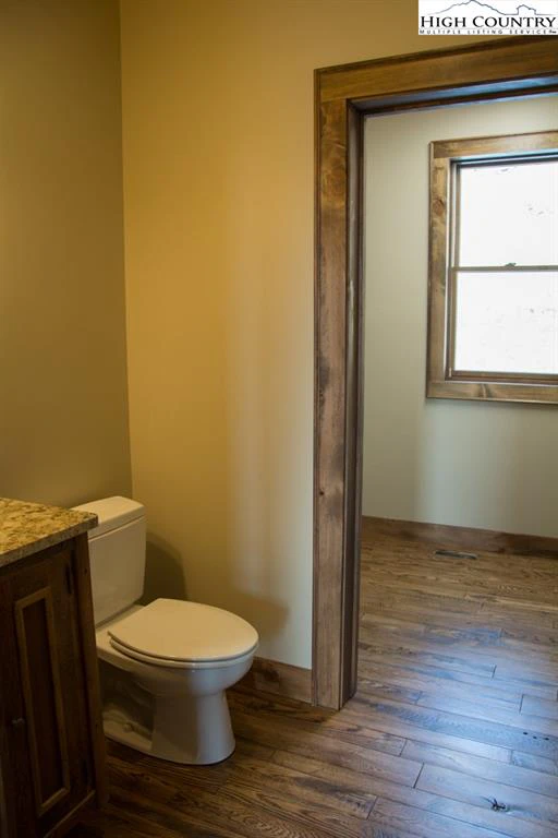 Image number 9 for the current listing