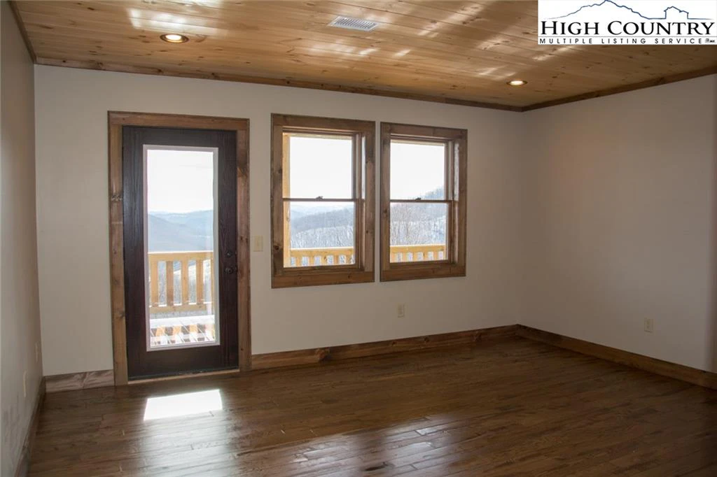 Image number 2 for the current listing