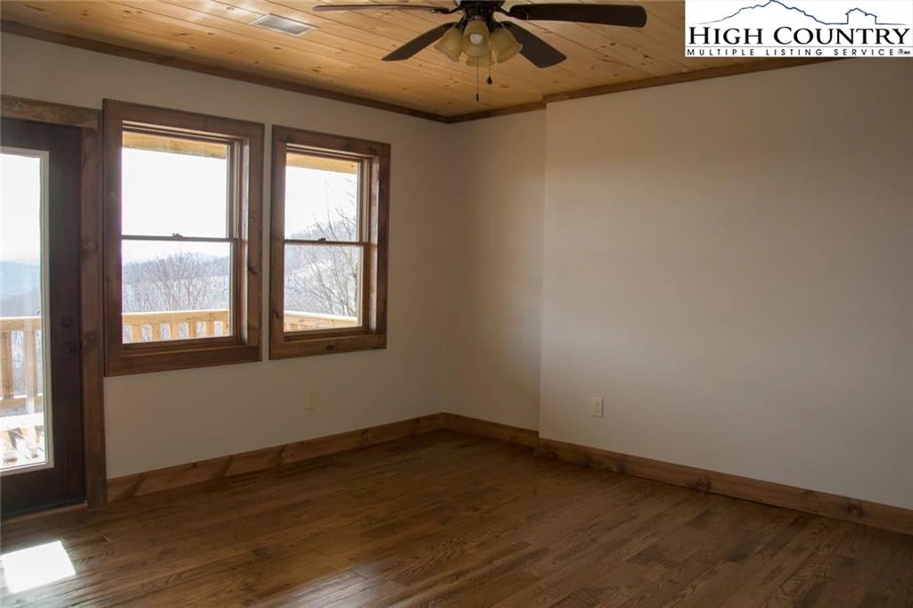 Image number 12 for the current listing