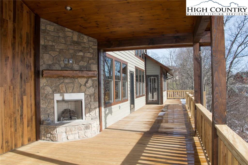 Image number 14 for the current listing