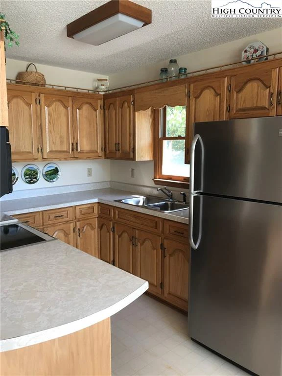Image number 19 for the current listing