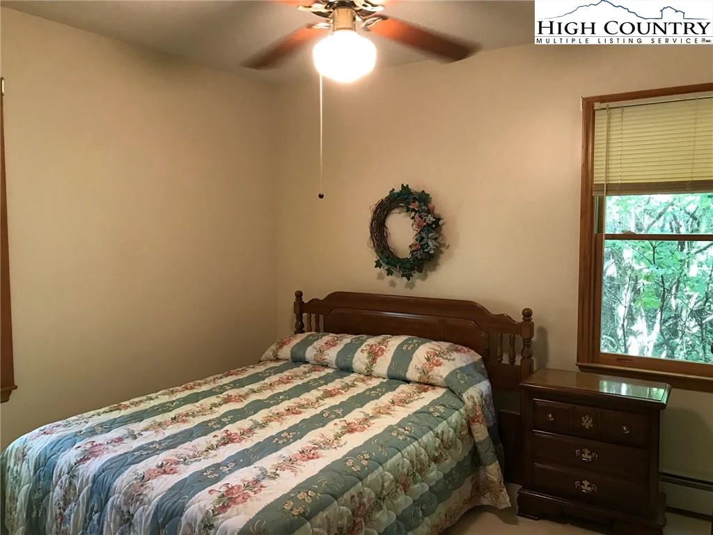 Image number 16 for the current listing