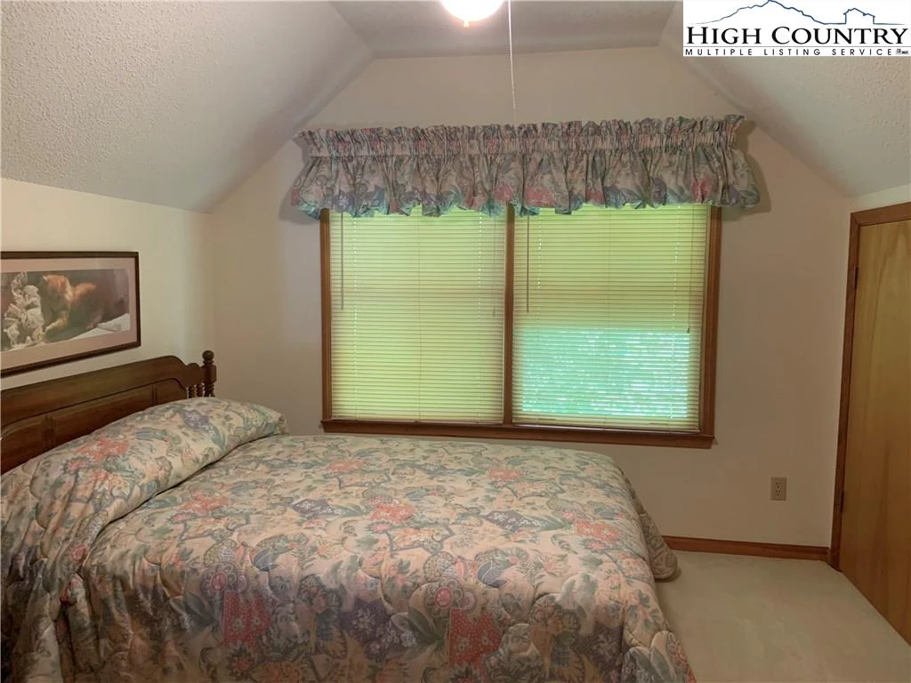 Image number 2 for the current listing