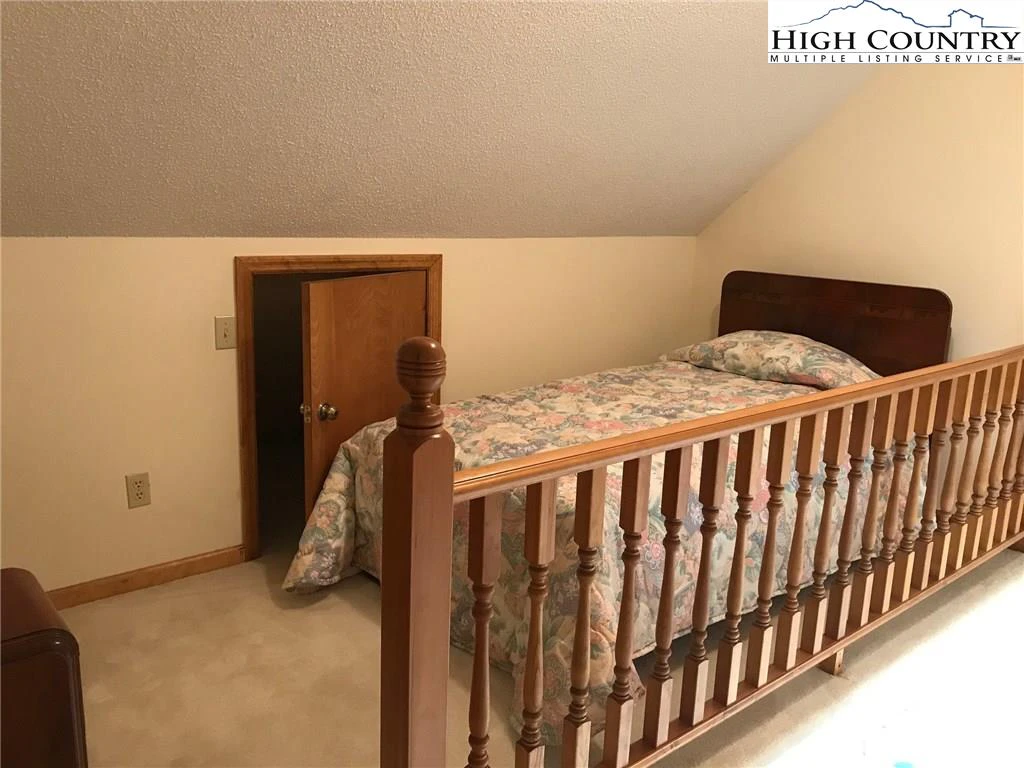 Image number 14 for the current listing