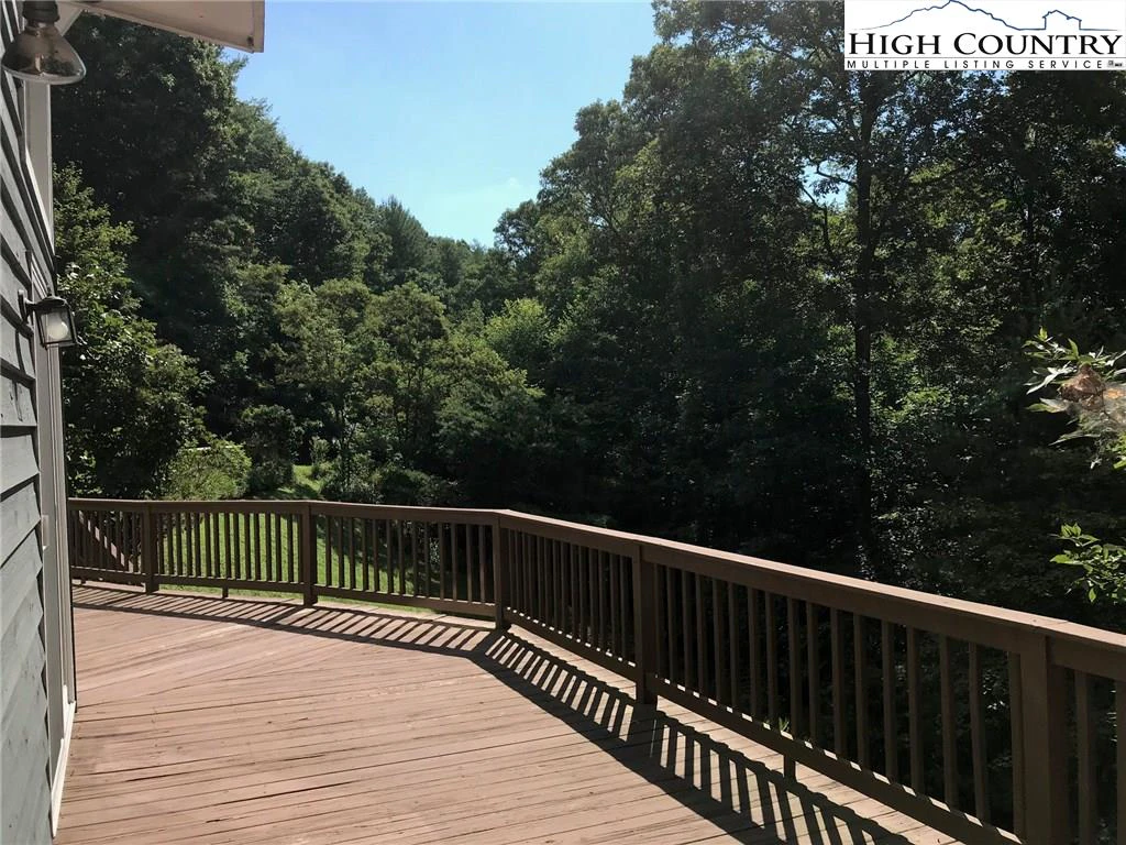 Image number 9 for the current listing