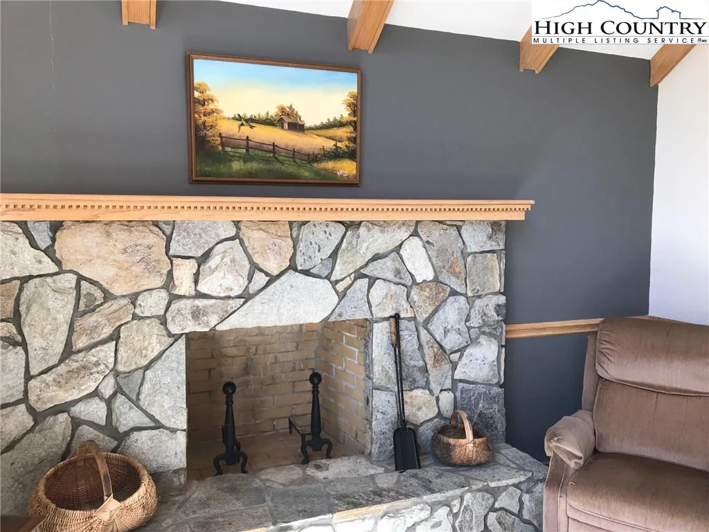 Image number 21 for the current listing