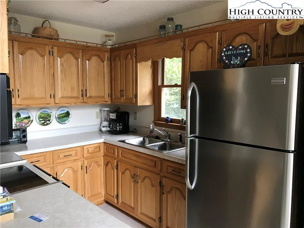 Image number 20 for the current listing
