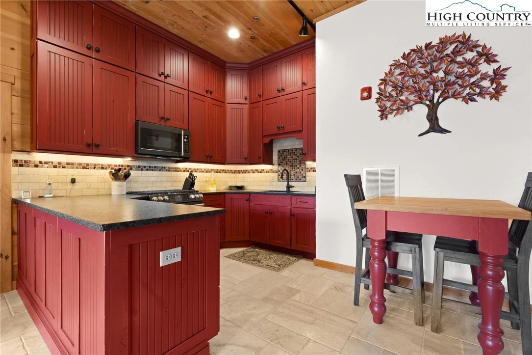 Image number 2 for the current listing