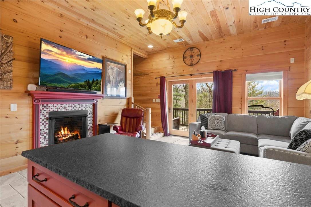 Image number 15 for the current listing