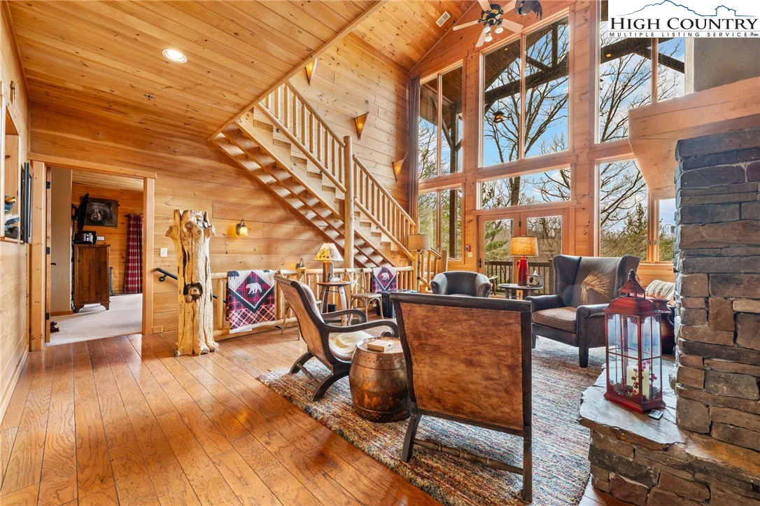 Image number 14 for the current listing