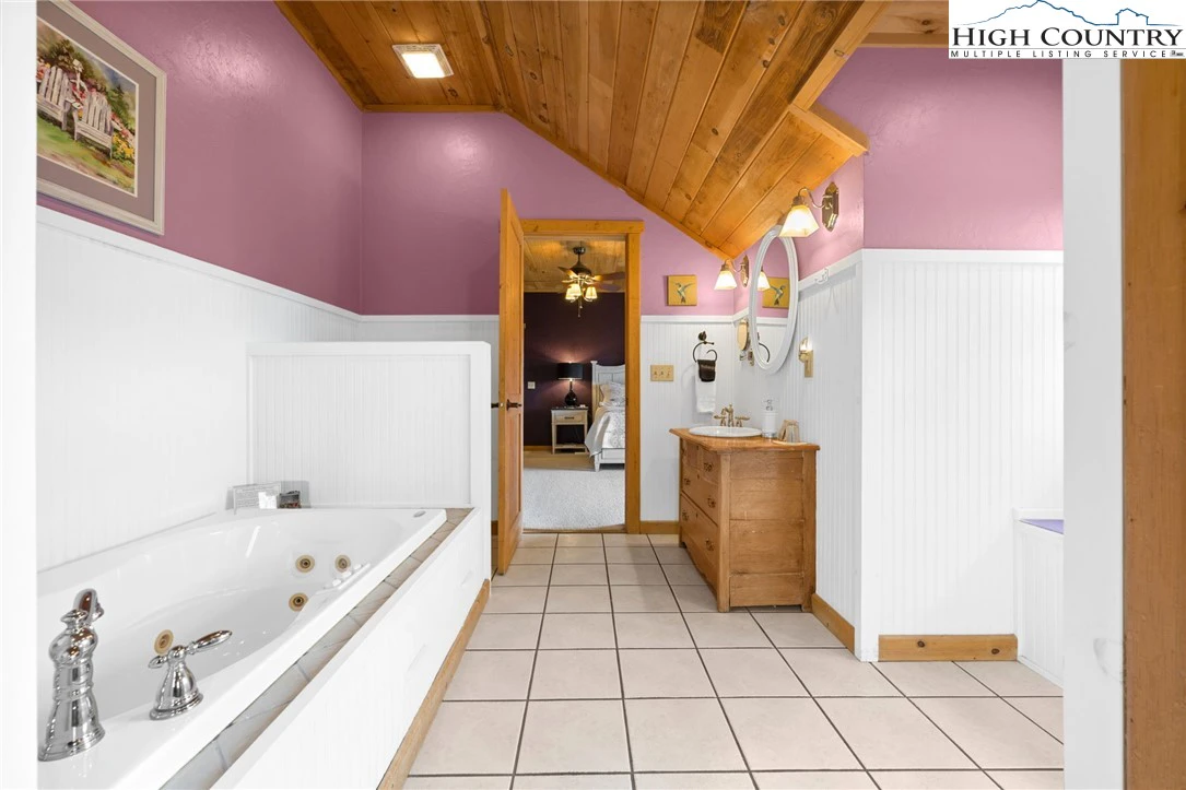 Image number 11 for the current listing