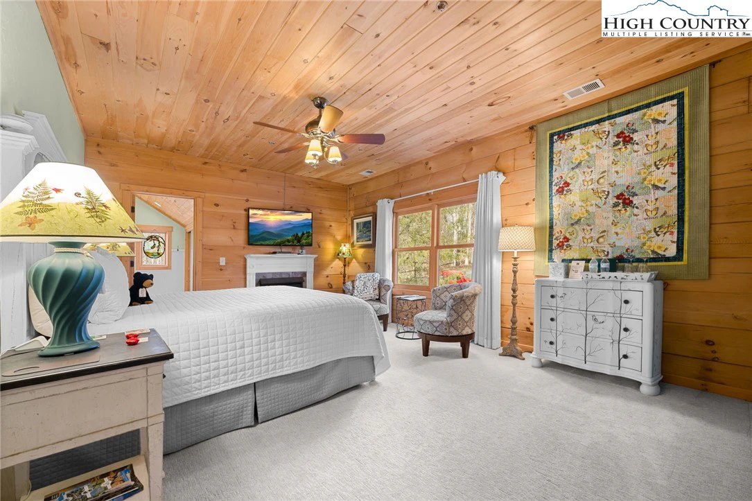 Image number 13 for the current listing