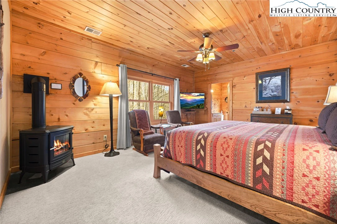 Image number 15 for the current listing