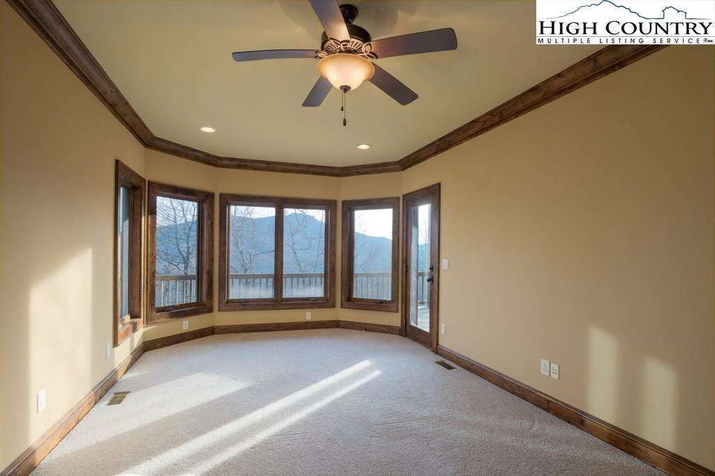 Image number 5 for the current listing