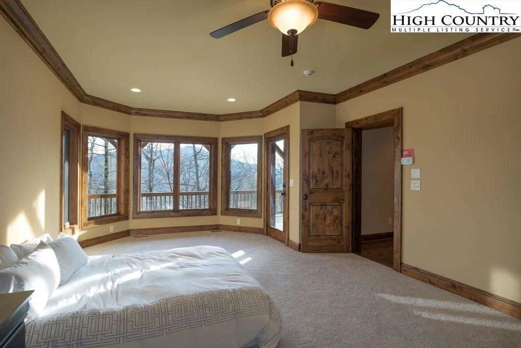 Image number 6 for the current listing