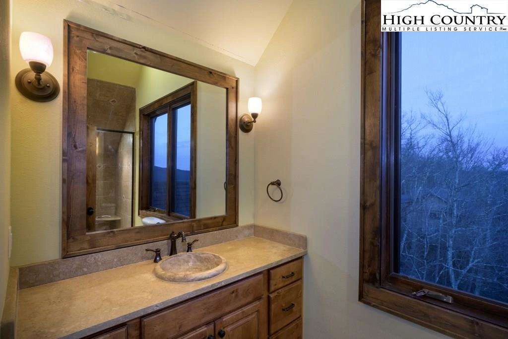 Image number 7 for the current listing