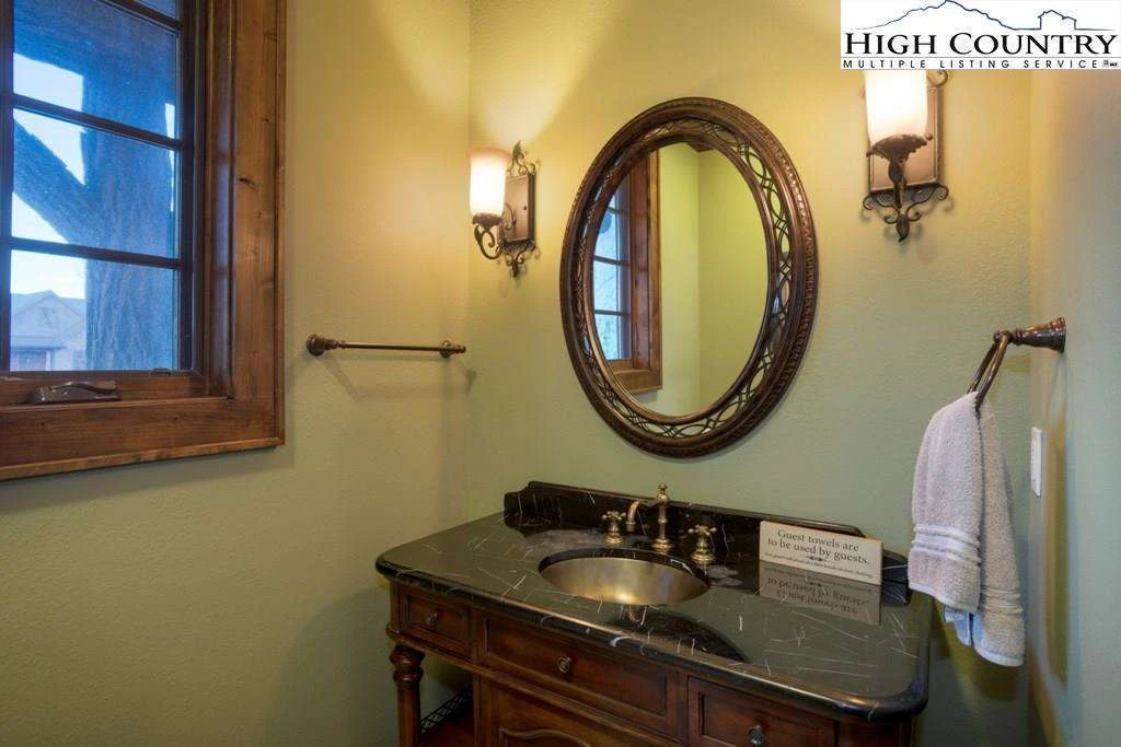 Image number 9 for the current listing
