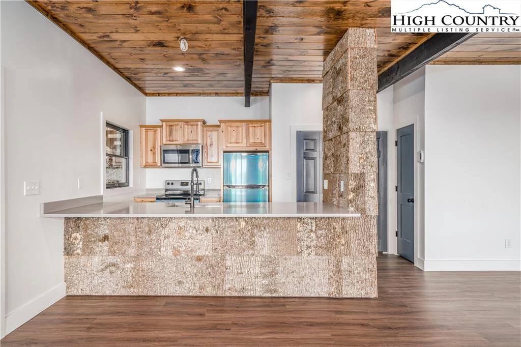 Image number 37 for the current listing