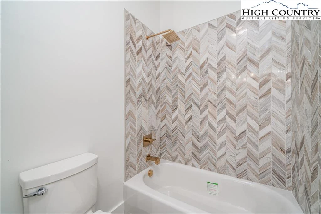 Image number 3 for the current listing