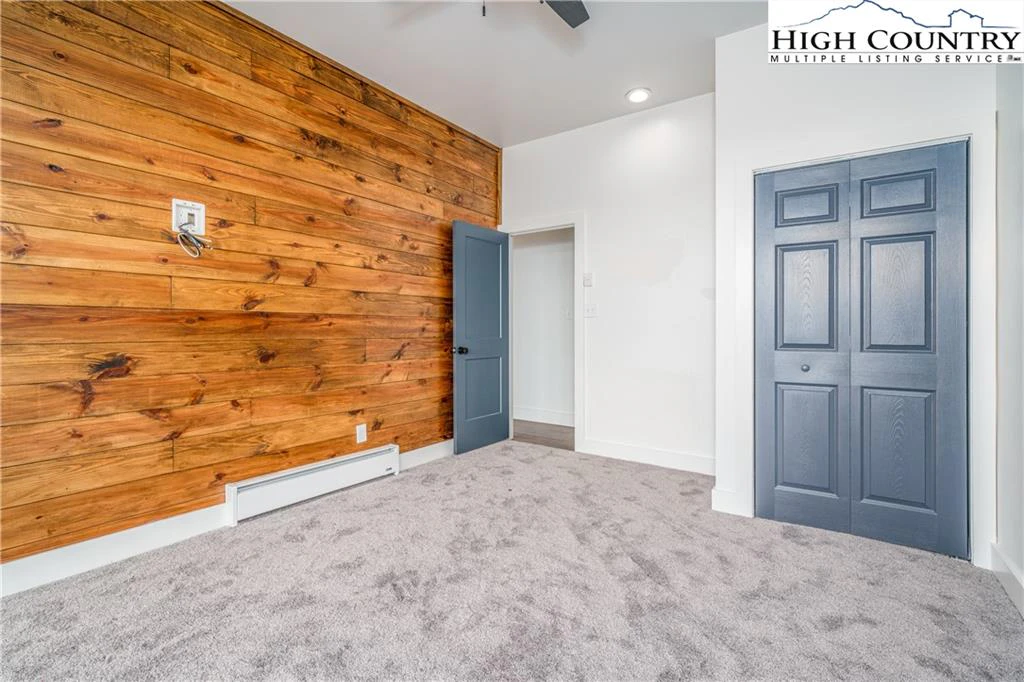 Image number 4 for the current listing
