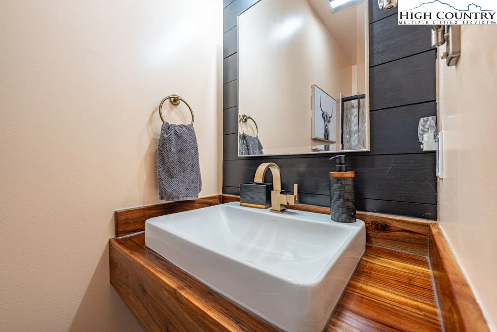 Image number 5 for the current listing