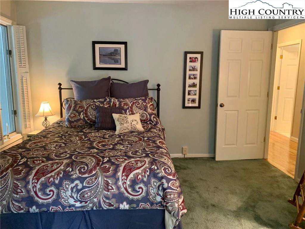 Image number 5 for the current listing