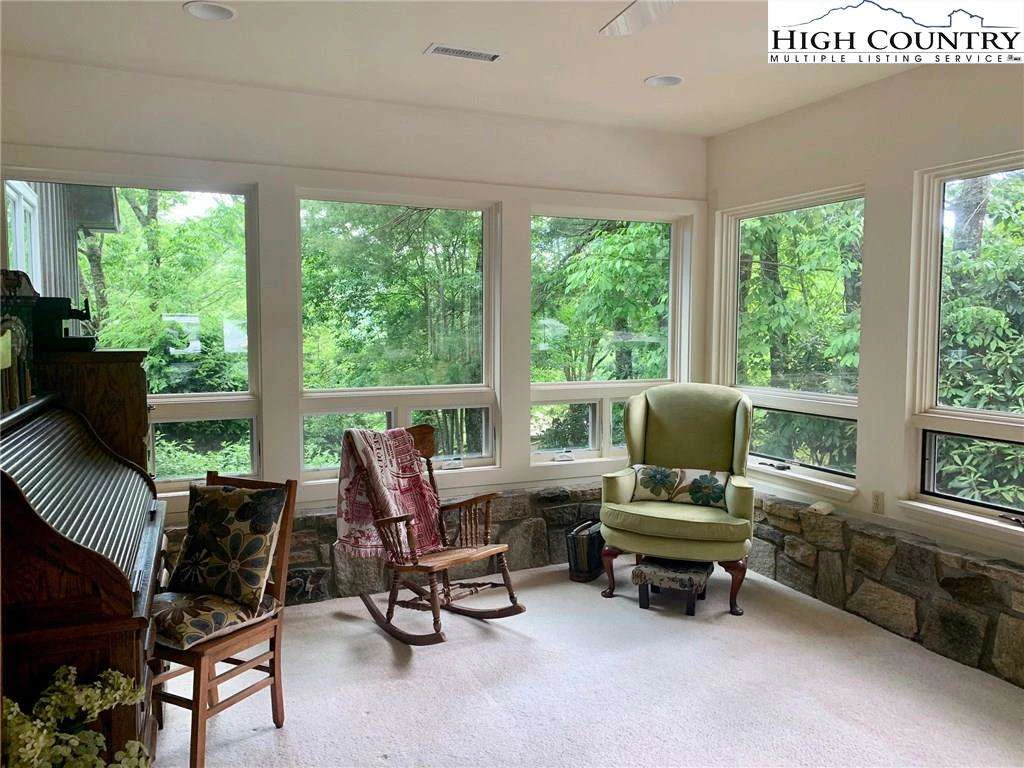 Image number 6 for the current listing