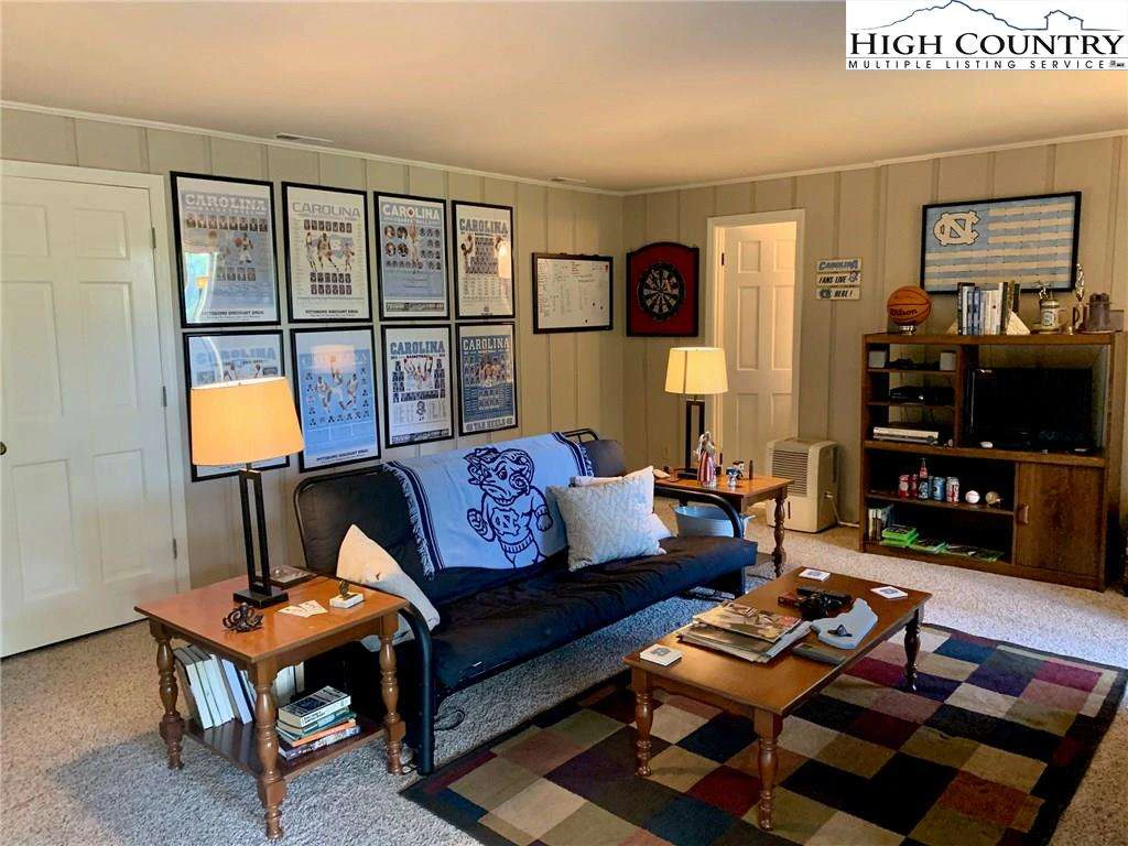 Image number 7 for the current listing